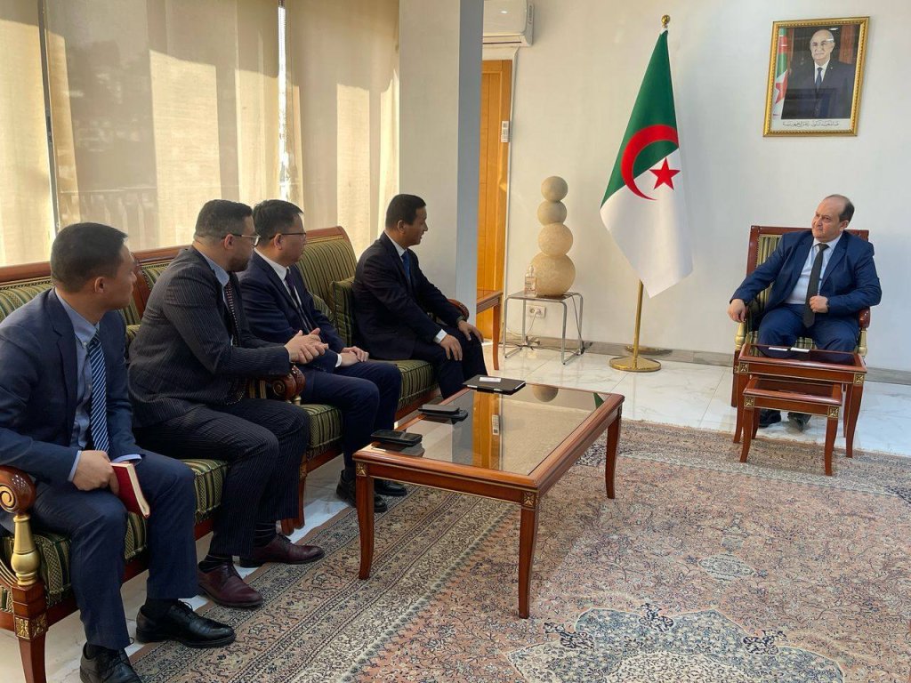 وزير الصناعة الجزائري يتباحث مع ممثلي شركة شيري الصينية خطط إنشاء صناعة للعلامة في الجزائر