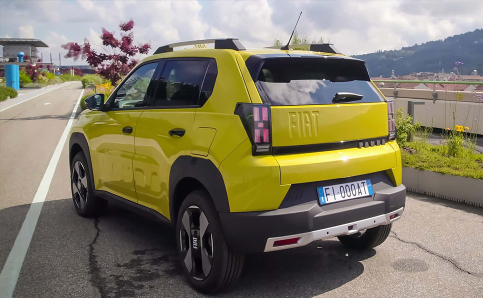 Fiat Grand Panda with a conventional engine and manual transmission (7)