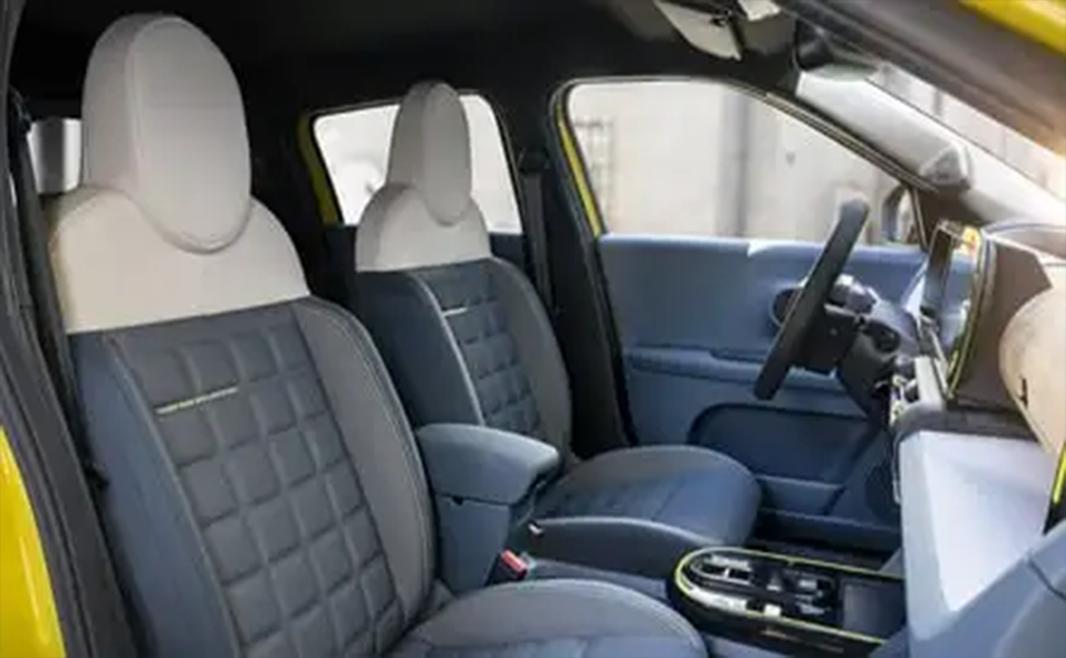 Fiat Grand Panda with a conventional engine and manual transmission (8)