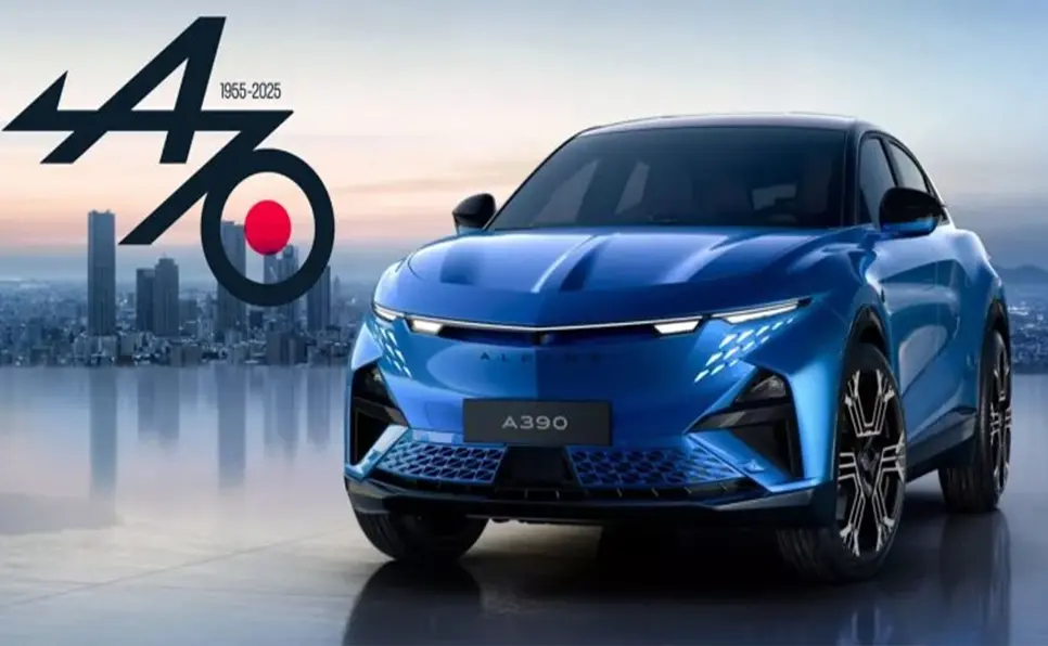 شركة ألباين تعرض سيارتها الكهربائية A390 للعائلات لأول مرة